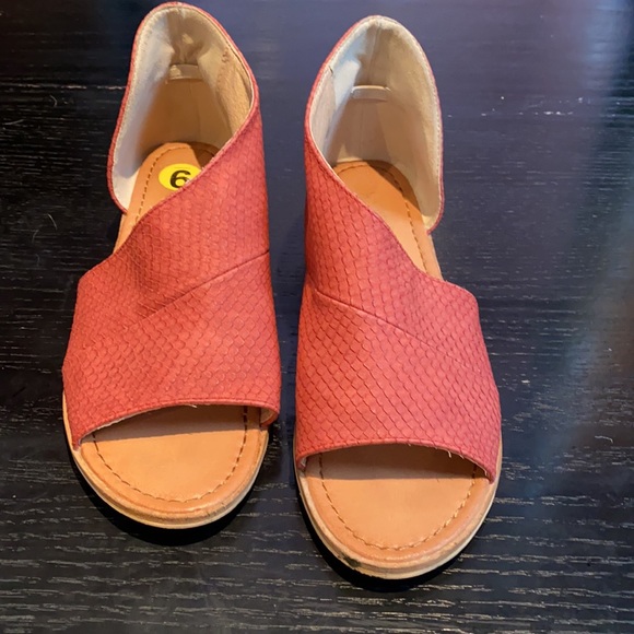 Red sandal - 9 - Picture 2 of 4